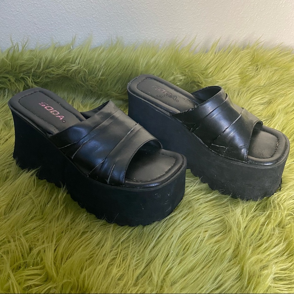 VTG 90s Soda Black Platforms